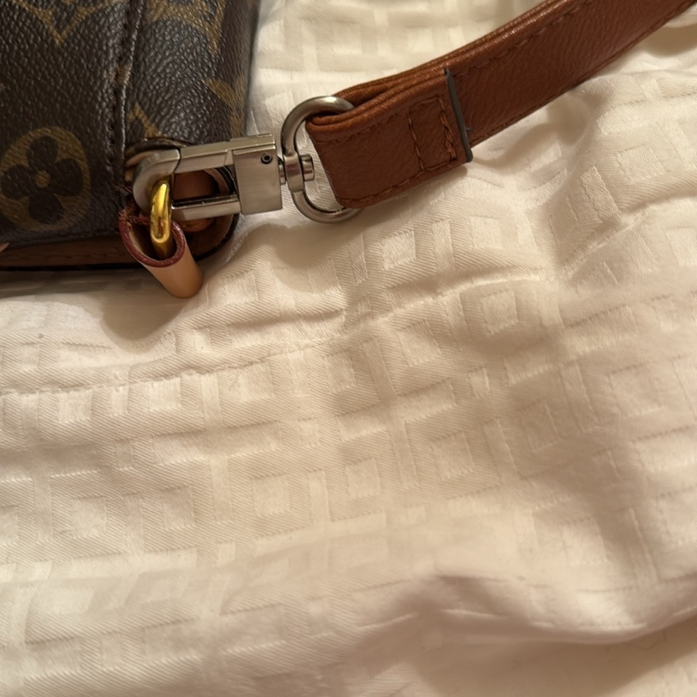 Louis Vuitton Brown Monogram Shoulder Bag faux - Picture 9 of 14